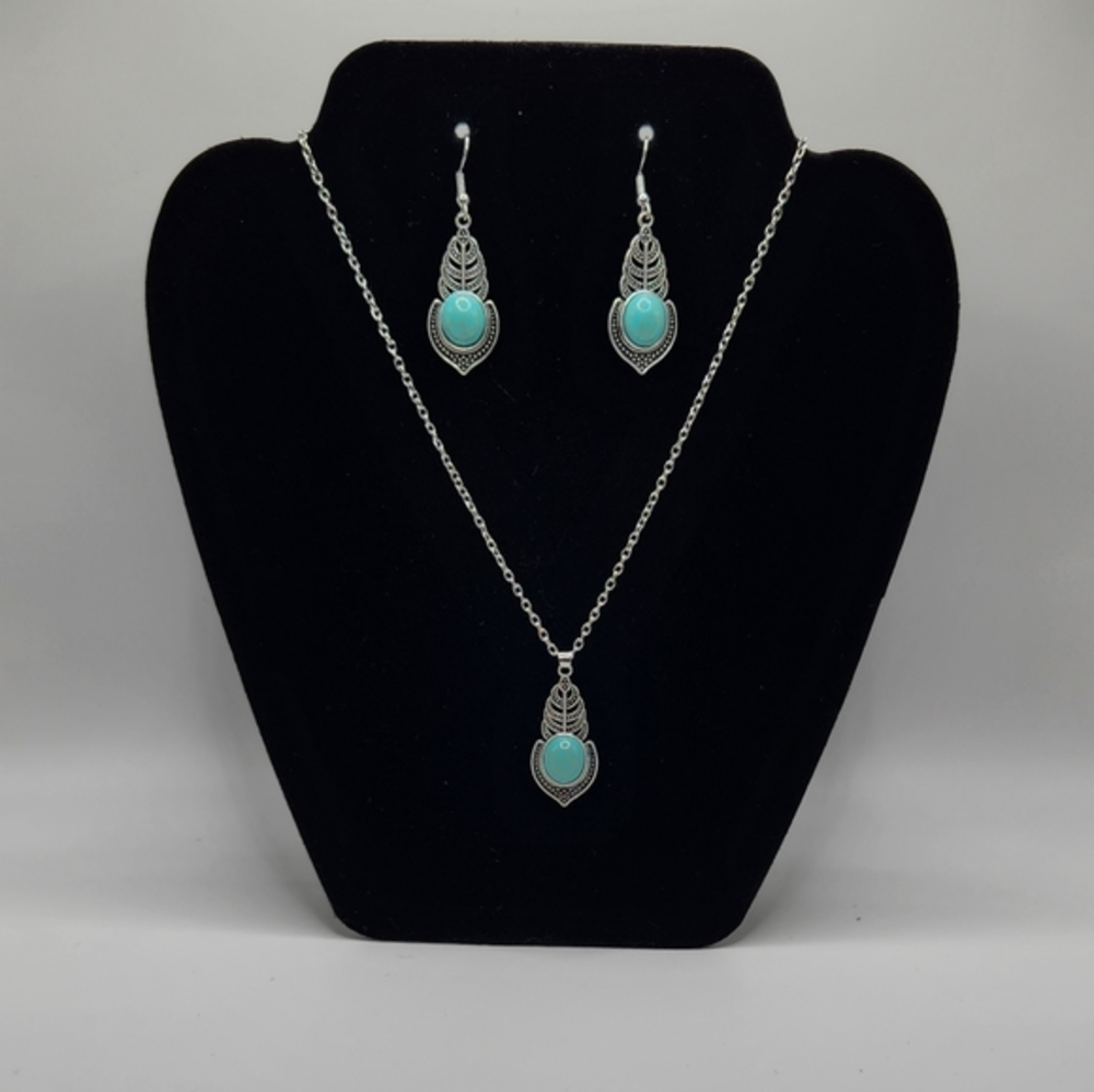 Beautiful Earrings and Necklace‎